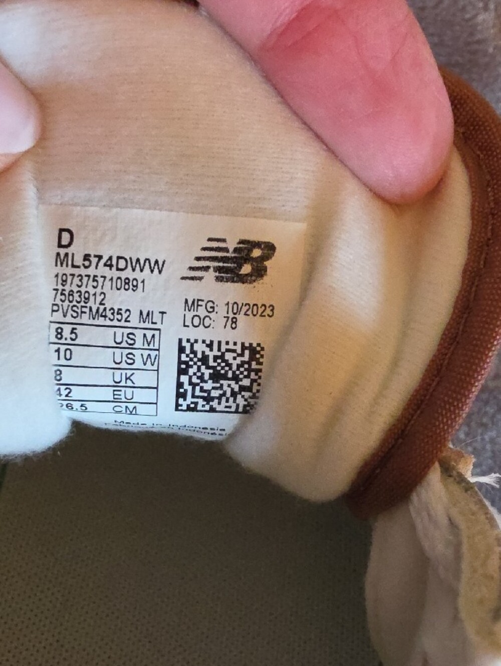New Balance Womens Beige and Blue Retro Running Sneakers - Picture 2 of 7